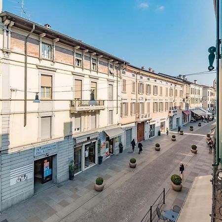 Appartamento Piazza Garibaldi - F&L Apartment Brescia Bagian luar foto