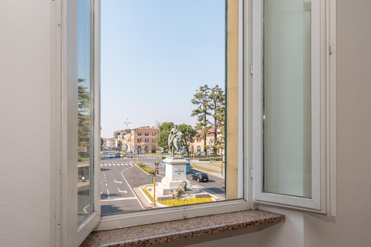 Appartamento Piazza Garibaldi - F&L Apartment Brescia Bagian luar foto