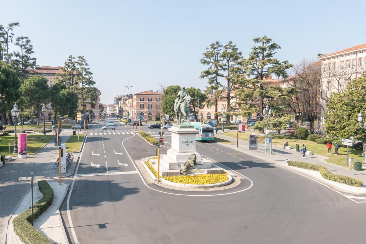 Appartamento Piazza Garibaldi - F&L Apartment Brescia Bagian luar foto