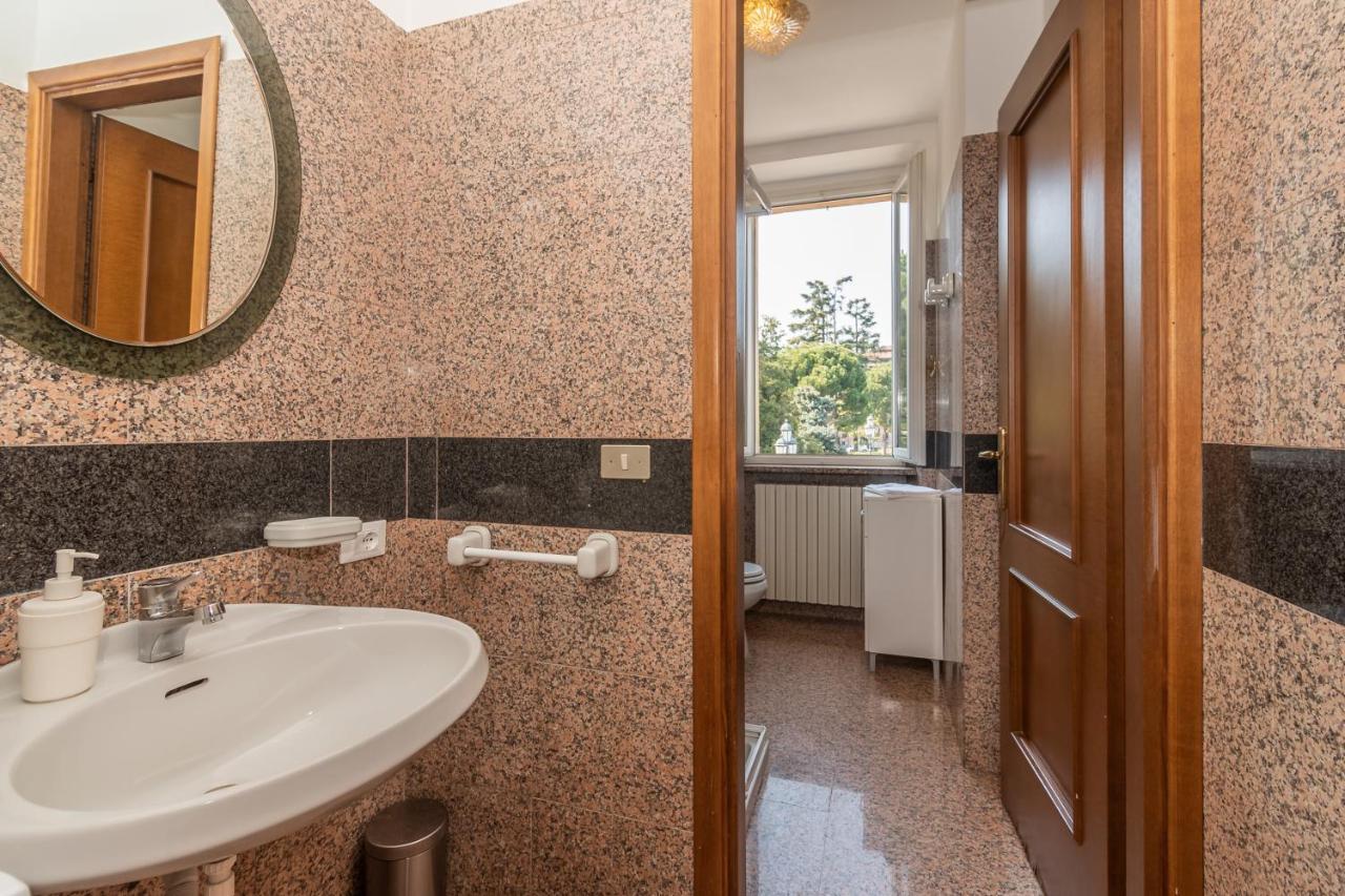 Appartamento Piazza Garibaldi - F&L Apartment Brescia Bagian luar foto